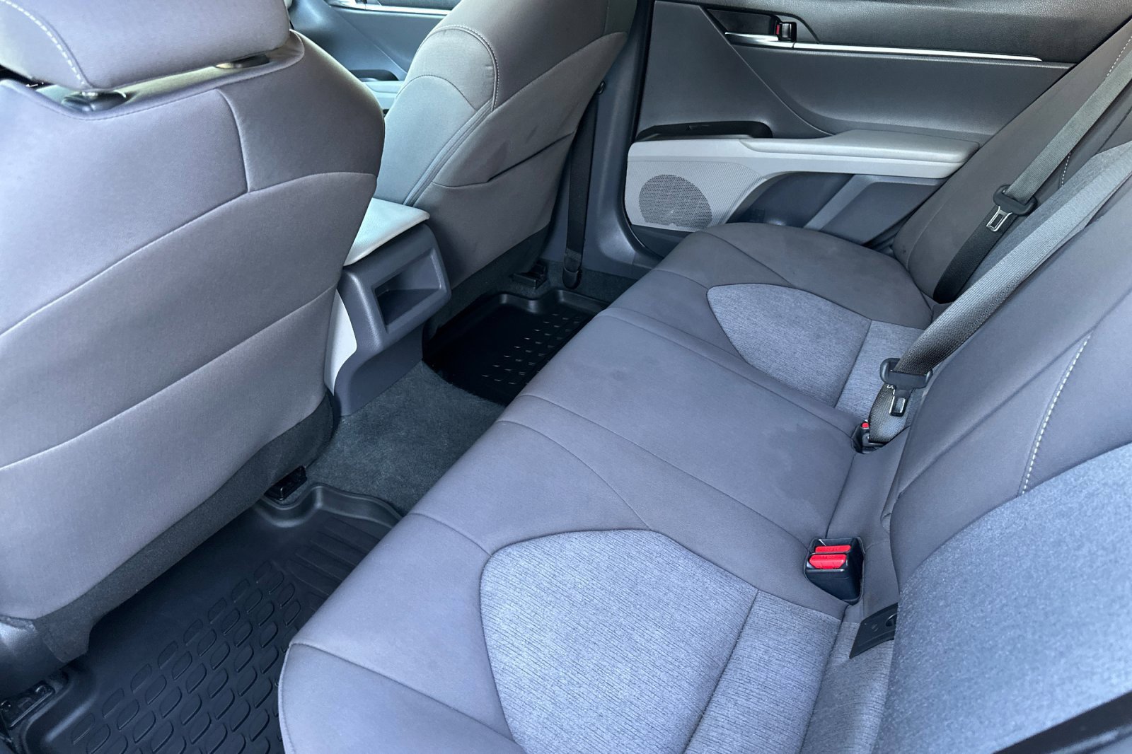 Used 2022 Toyota Camry LE FWD image 12