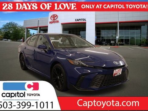 Used 2025 Toyota Camry SE image 1