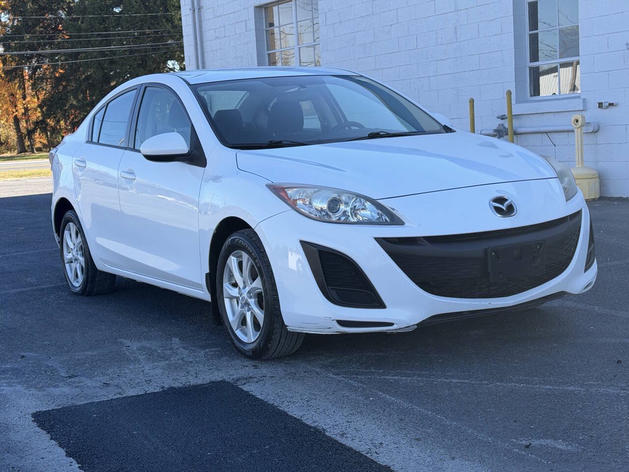 Used 2011 MAZDA MAZDA3 i Touring FWD image 1