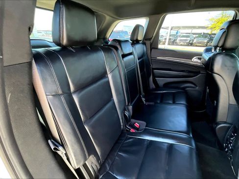 Used 2018 Jeep Grand Cherokee Limited image 19