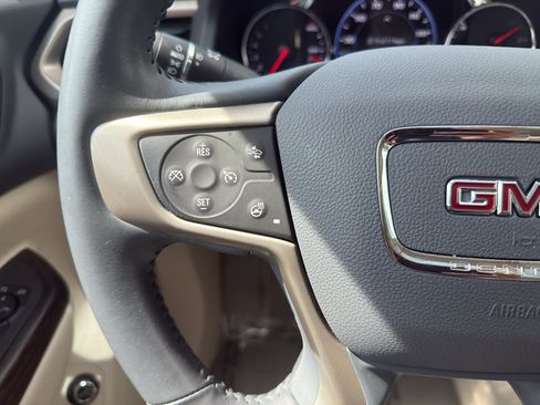 Used 2021 GMC Acadia Denali w/ Denali Technology Package FWD image 18