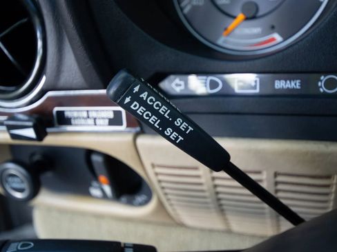 Used 1989 Mercedes-Benz 560 SL image 31