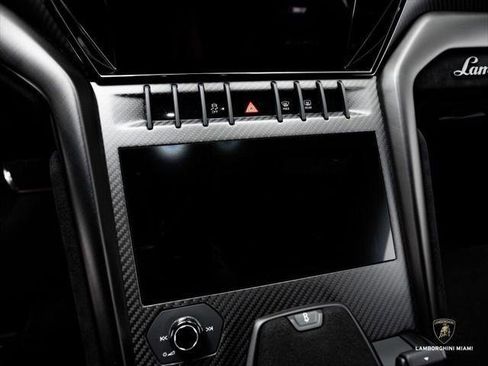 Used 2024 Lamborghini Urus Performante AWD/4WD image 40