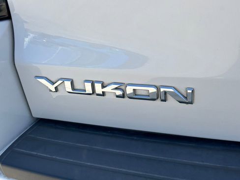 Used 2017 GMC Yukon SLT w/ Premium Edition image 13
