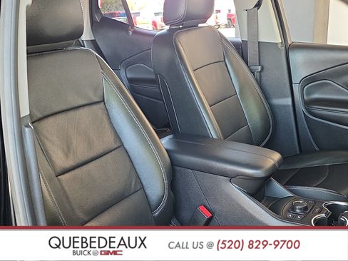 Used 2022 GMC Terrain SLT w/ Tech Package FWD image 27