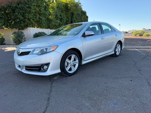 Used 2013 Toyota Camry SE image 4