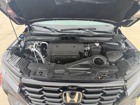 Used 2025 Honda Pilot Black Edition image 19