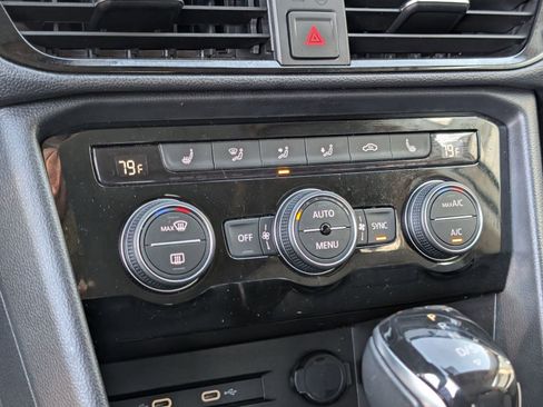 Used 2023 Volkswagen Taos SEL image 20