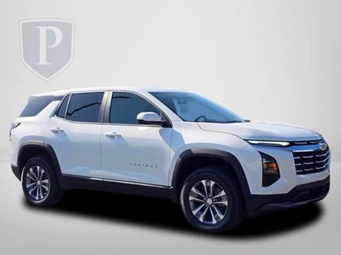 New 2026 Chevrolet Equinox LT AWD/4WD image 2