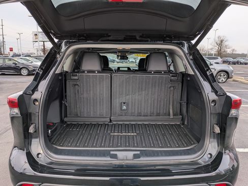 Certified 2023 Toyota Highlander XLE image 25