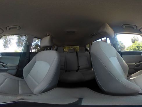Used 2025 Kia Soul LX w/ LX Technology Package FWD image 41