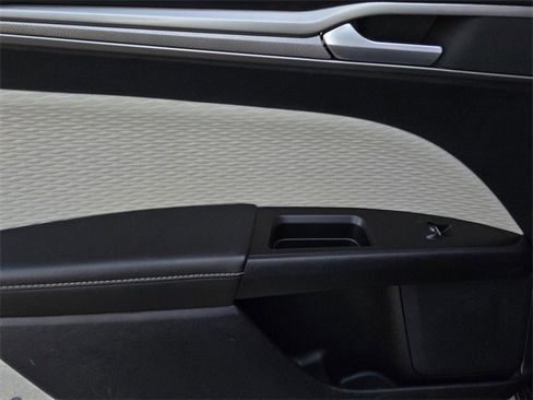 Used 2020 Ford Fusion SE w/ Equipment Group 151A image 8