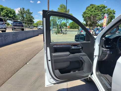 Used 2025 GMC Sierra 1500 SLT AWD/4WD image 11