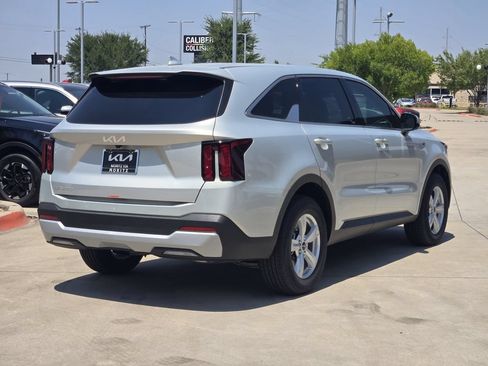 New 2026 Kia Sorento LX FWD image 4