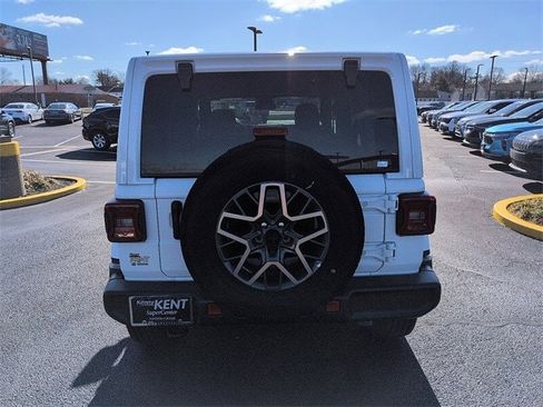 Used 2024 Jeep Wrangler Sahara image 6