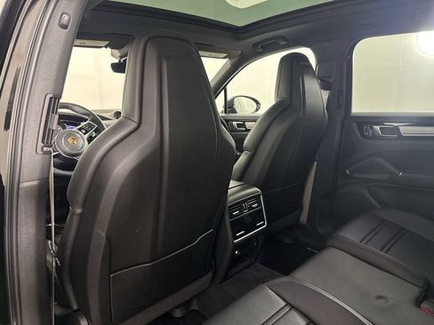 Certified 2023 Porsche Cayenne Platinum Edition AWD/4WD image 26