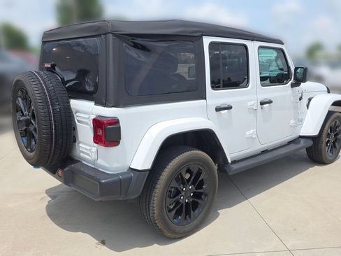 Used 2023 Jeep Wrangler Unlimited Sahara w/ Cold Weather Group AWD/4WD image 5