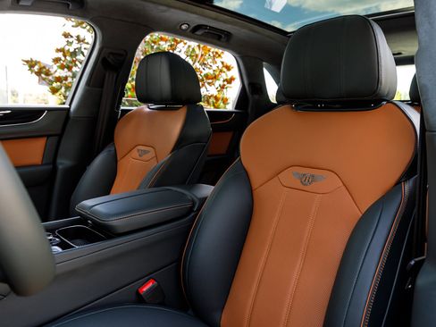 New 2026 Bentley Bentayga AWD/4WD image 28