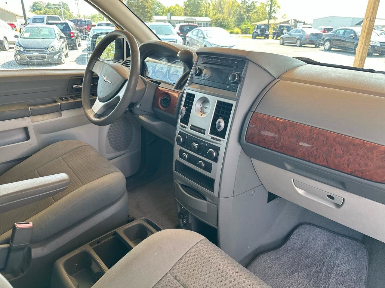 Used 2009 Chrysler Town & Country LX w/ PWR Convenience Group FWD image 42