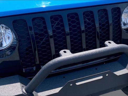 Used 2023 Jeep Gladiator Sport AWD/4WD image 30