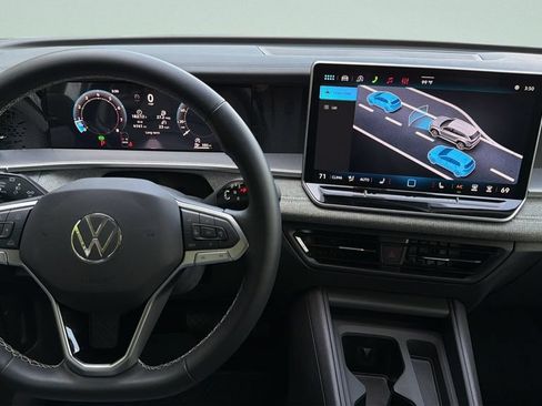 Used 2026 Volkswagen Tiguan S FWD image 18