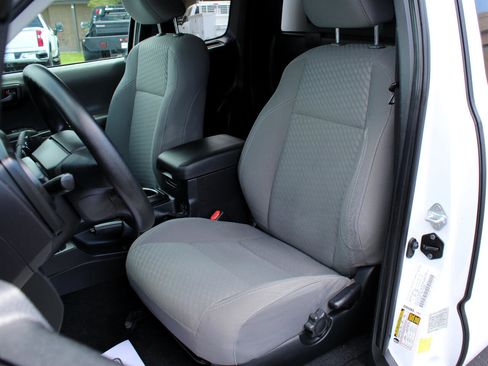 Used 2022 Toyota Tacoma SR image 18