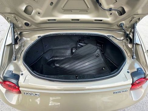 Used 2023 MAZDA MX-5 Miata Club RWD image 22