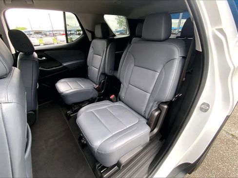 Used 2021 Chevrolet Traverse LT image 21