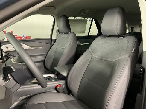 New 2026 Ford Explorer Active RWD image 14