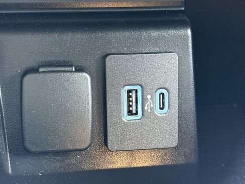 Certified 2024 Ford Explorer Limited w/ Limited Technology Package RWD image 17