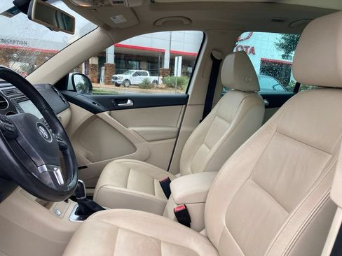 Used 2017 Volkswagen Tiguan SEL FWD image 10