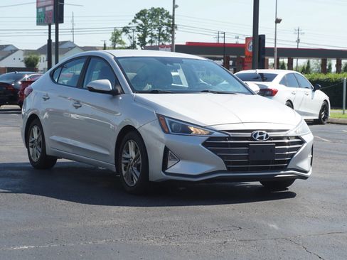 Used 2019 Hyundai Elantra SEL FWD image 3