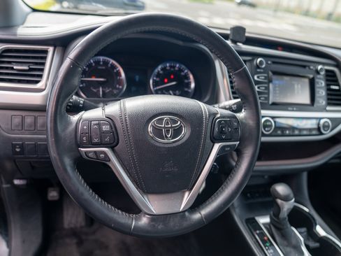 Used 2014 Toyota Highlander Plus FWD image 11