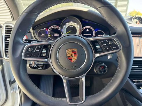 Certified 2023 Porsche Cayenne Platinum Edition image 23