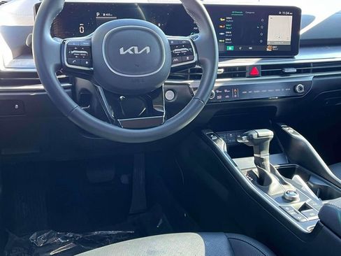 Certified 2025 Kia Sorento S w/ Panoramic Sunroof Package image 3