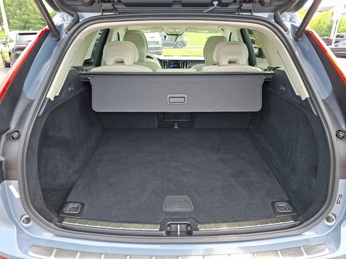 Used 2022 Volvo XC60 B5 Momentum w/ Climate Package AWD/4WD image 28