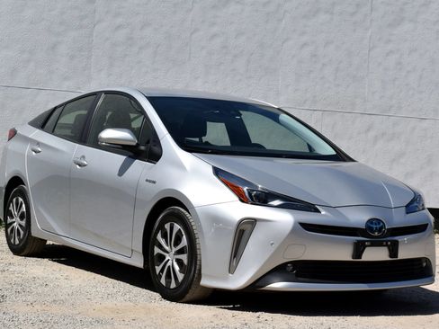 Used 2021 Toyota Prius XLE AWD/4WD image 1