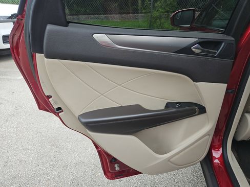 Used 2017 Lincoln MKC Premiere image 11