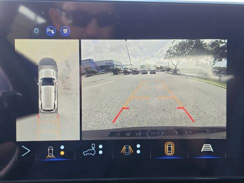 New 2027 Chevrolet Equinox RS w/ Safety and Technology Package FWD image 30