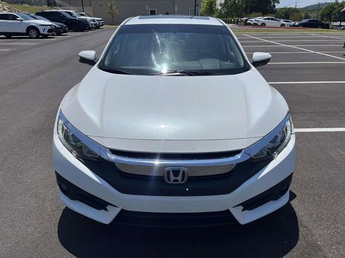 Used 2018 Honda Civic EX-T image 2