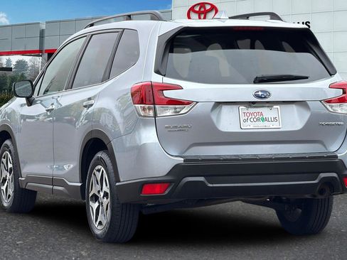 Used 2020 Subaru Forester Premium AWD/4WD image 6