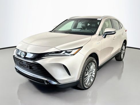 Used 2021 Toyota Venza XLE w/ Softex Package AWD/4WD image 4