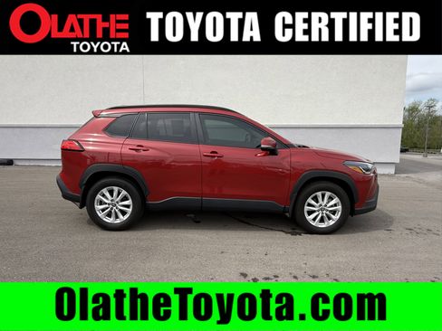 Certified 2024 Toyota Corolla Cross LE w/ Moonroof Package FWD image 1