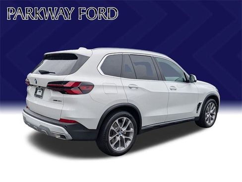 Used 2024 BMW X5 xDrive40i w/ Premium Package image 5