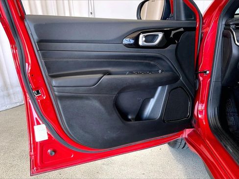Used 2023 Jeep Compass Limited image 25