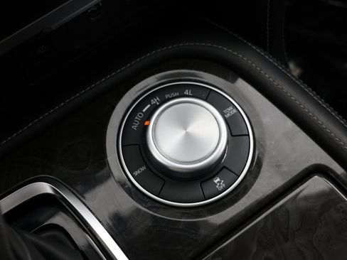 Used 2024 INFINITI QX80 Luxe image 16