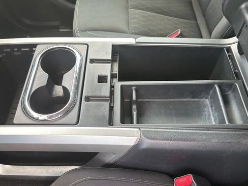 Used 2017 Nissan Titan SV AWD/4WD image 24