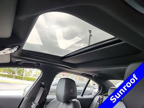 Used 2025 BMW i5 eDrive40i image 5