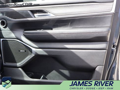 Used 2023 Jeep Wagoneer L Series II image 8