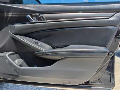 Used 2018 Honda Accord Sport image 19